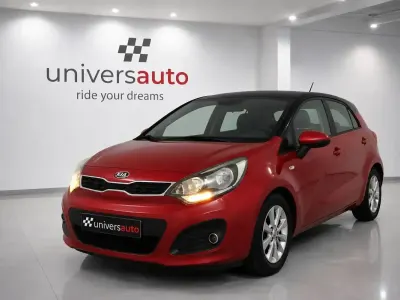 Usado Kia Rio 85 CV (62 kW) 2014 Rojo Berlina