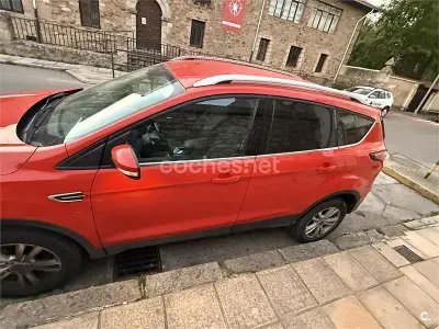 Usado Ford Kuga Titanium 120 CV (88 kW) 2017 Rojo SUV