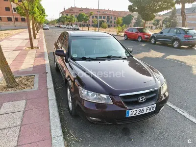 Usado Hyundai Sonata Style 140 CV (102 kW) 2006 Granate Berlina