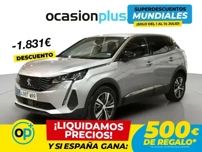 Usado Peugeot 3008 Allure 136 CV (100 kW) 2024 Gris SUV
