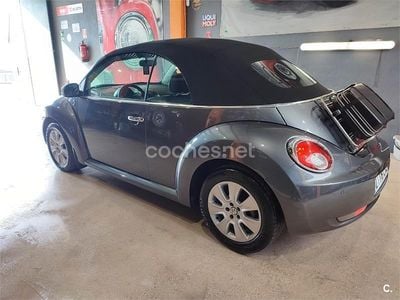 Usado VW New Beetle Cabriolet 105 CV (77 kW) 2008 Gris / plata Descapotable