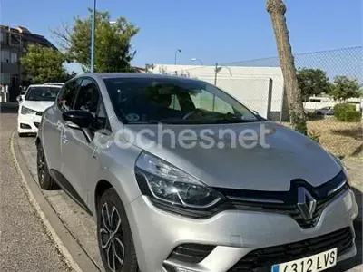 Usado Renault Clio IV Life 76 CV (55 kW) 2018 Gris / plata Berlina
