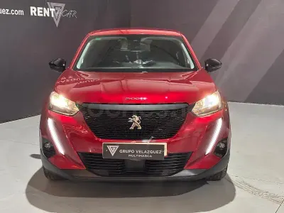 Usado Peugeot 2008 Active 100 CV (73 kW) 2022 Rojo SUV