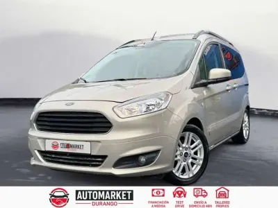 Usado Ford Tourneo Courier Ambiente 102 CV (75 kW) 2015 Beige Monovolumen