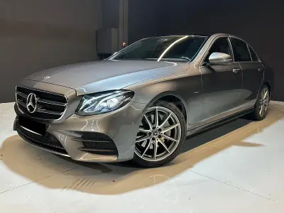 Usado Mercedes E220 194 CV (142 kW) 2021 Gris / plata Berlina
