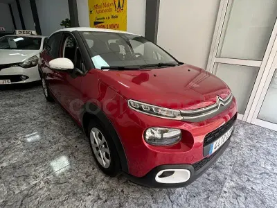 Usado Citroën C3 Feel 82 CV (60 kW) 2019 Rojo Utilitario