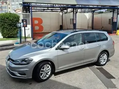 Usado VW Golf VII Advance 115 CV (84 kW) 2020 Gris / plata Familiar
