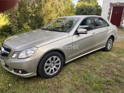 Usado Mercedes E220 Elegance 170 CV (125 kW) 2010 Beige Berlina