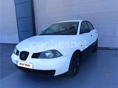Usado Seat Ibiza Fresh 75 CV (55 kW) 2003 Blanco Utilitario
