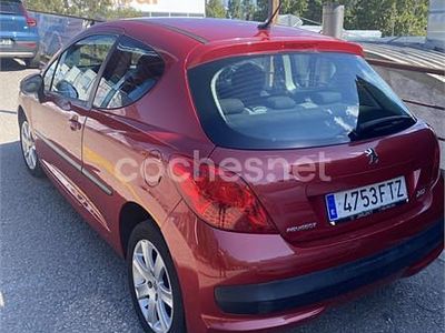 Usado Peugeot 207 95 CV (69 kW) 2007 Granate Berlina