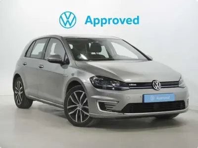 Begagnad VW e-Golf 100 kW (136 HK) 2021 Silver Halvkombi