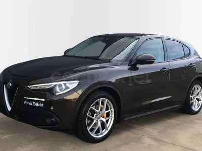 Usado Alfa Romeo Stelvio 190 CV (139 kW) 2020 Beige SUV