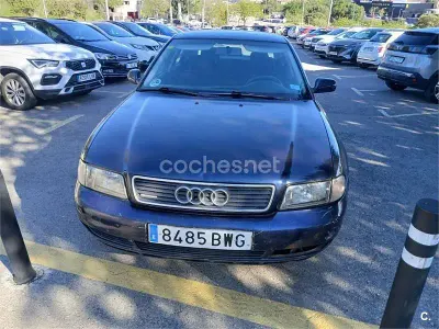 Usado Audi A4 174 CV (127 kW) 2002 Azul Berlina
