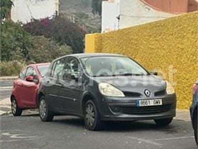 Usado Renault Clio II Authentique 75 CV (55 kW) 2009 Gris / plata Berlina