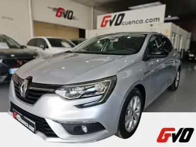 Usado Renault Mégane LIMITED 140 CV (102 kW) 2019 Gris Utilitario