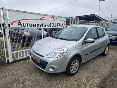 Begagnad Renault Clio IV Authentique 70 HK (51 kW) 2015 Grå Sedan
