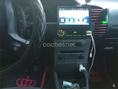 Usado Opel Zafira 125 CV (91 kW) 2004 Gris / plata Monovolumen