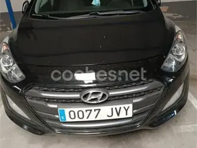 Usado Hyundai i30 100 CV (73 kW) 2016 Negro Berlina