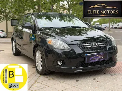 Usado Kia Ceed Active 115 CV (84 kW) 2008 Negro Utilitario