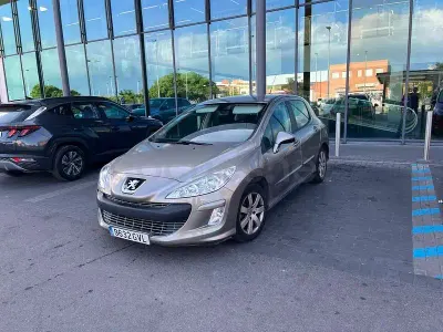 Usado Peugeot 308 90 CV (66 kW) 2010 Beige Berlina