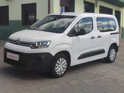 Usado Citroën Berlingo Feel 100 CV (73 kW) 2022 Blanco Monovolumen