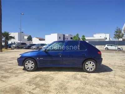 Usado Peugeot 306 100 CV (73 kW) 2002 Azul Berlina