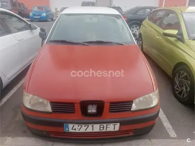 Usado Seat Cordoba Stella 75 CV (55 kW) 2001 Rojo Familiar
