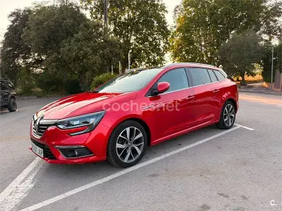 Usado Renault Mégane GrandTour Bose Edition 110 CV (80 kW) 2017 Rojo Familiar
