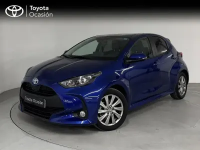 Usado Toyota Yaris Hybrid Active 116 CV (85 kW) 2022 Azul cobalto Berlina