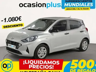Usado Hyundai i10 67 CV (49 kW) 2022 Gris plata Utilitario