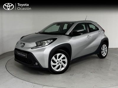 Usado Toyota Aygo X Play 72 CV (52 kW) 2024 Gris / plata SUV