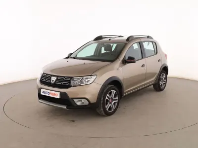 Usado Dacia Sandero 90 CV (66 kW) 2019 Gris Berlina