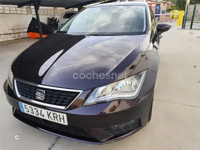 Usado Seat Leon ST Style 110 CV (80 kW) 2018 Violeta / lila Familiar