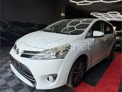 Usado Toyota Verso Comfort 112 CV (82 kW) 2014 Blanco Monovolumen