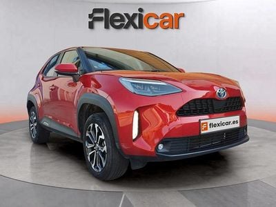 Granate Usado 2024 Toyota Yaris Hybrid Active | 20.790 € (Precio justo)