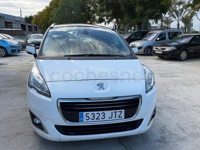 Usado Peugeot 5008 Allure 130 CV (95 kW) 2017 Blanco Monovolumen