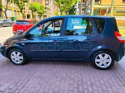 Usado Renault Scénic II Dynamique 100 CV (73 kW) 2005 Gris / plata Monovolumen