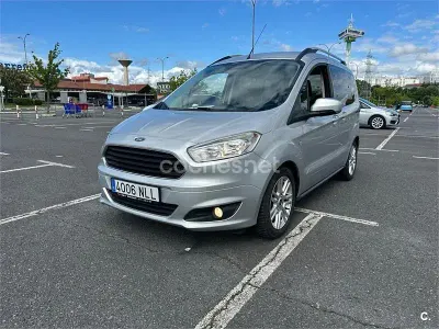 Begagnad Ford Tourneo Courier Titanium 100 HK (73 kW) 2018 Grå Minibuss