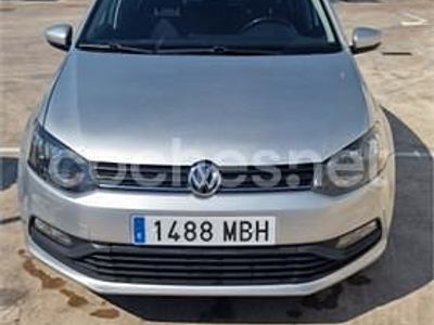 Usado VW Polo Advance 75 CV (55 kW) 2017 Gris / plata Berlina