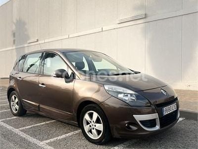 Usado Renault Scénic III Dynamique 110 CV (80 kW) 2010 Marrón Monovolumen