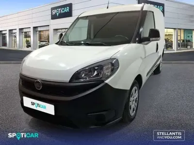 Usado Fiat Doblò 91 CV (66 kW) 2022 Blanco Monovolumen