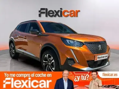 Usado Peugeot 2008 Allure 100 CV (73 kW) 2023 Naranja SUV