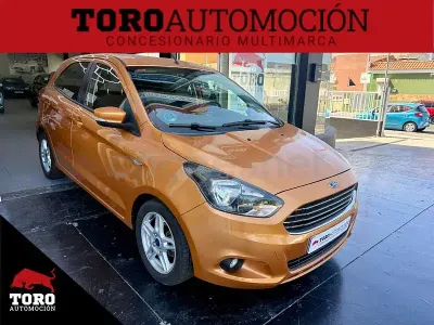 Usado Ford Ka Plus Ultimate 85 CV (62 kW) 2017 Naranja Utilitario