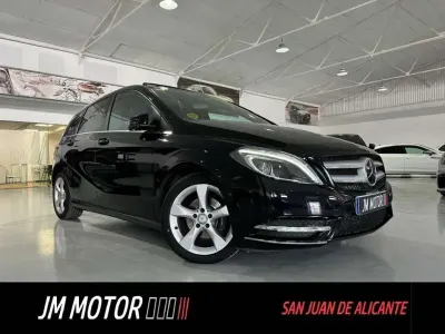 Usado Mercedes B200 136 CV (100 kW) 2014 Negro Utilitario