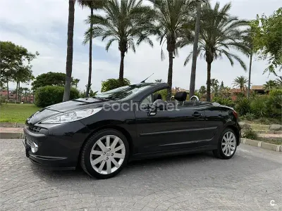 Usado Peugeot 207 CC Sport 110 CV (80 kW) 2008 Negro Descapotable