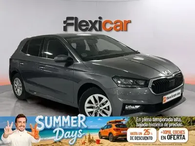 Usado Skoda Fabia 95 CV (69 kW) 2025 Gris Utilitario