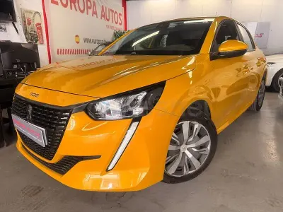 Usado Peugeot 208 Style 100 CV (73 kW) 2021 Amarillo Utilitario