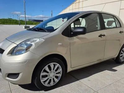 Occasion Toyota Yaris Live 69 ch (50 kW) 2009 Beige Citadine