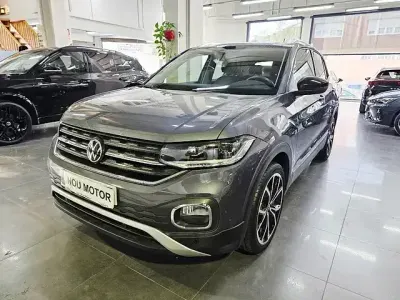 Usado VW T-Cross Sportline 110 CV (80 kW) 2022 Gris / plata SUV
