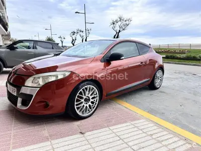 Usado Renault Mégane Dynamique 110 CV (80 kW) 2009 Granate Berlina